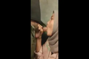 Bokep Jilbab Layanan Oral Istri Sebelum Tidur